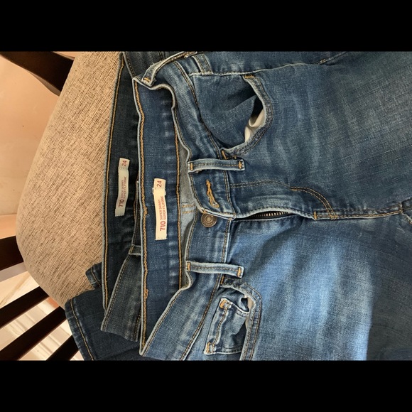 Levi’s Skinny Jeans (710’s) - Picture 3 of 3